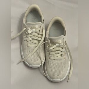 Kizik Lima women’s Cream Athletic Sneakers Size 8.5